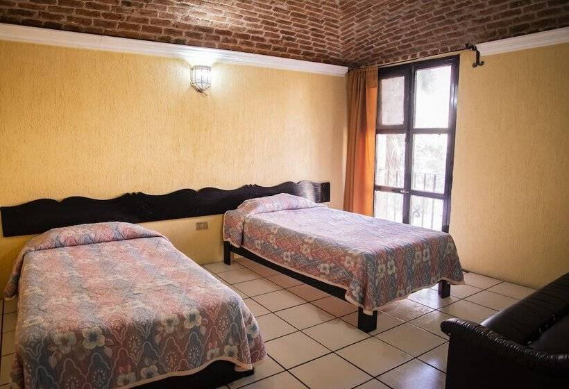 هتل Hacienda De Cobos
