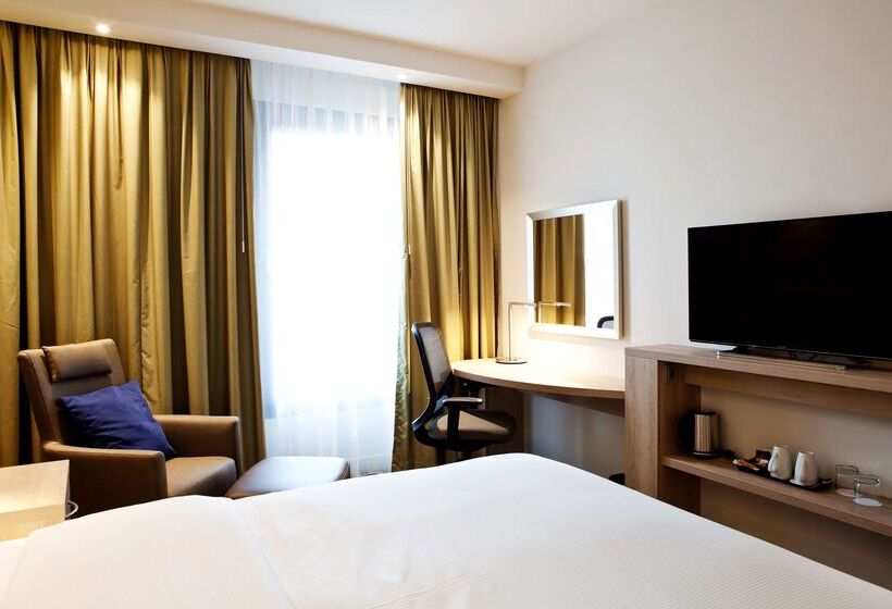 هتل Hampton By Hilton Aachen Tivoli