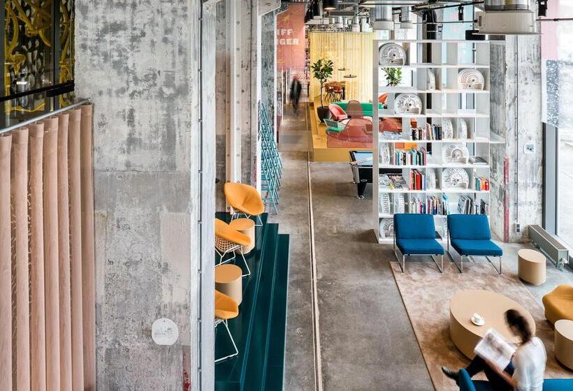 Отель The Social Hub Maastricht