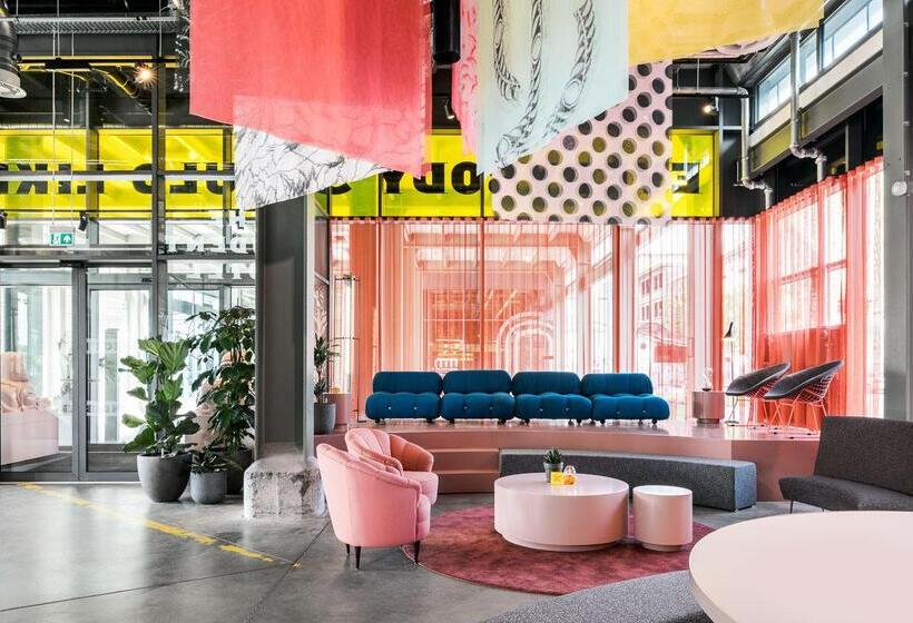 Отель The Social Hub Maastricht