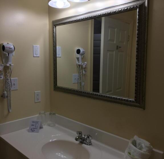 モーテル Adventure The Bruce Inn   Recently Renovated With Outdoor Hot Tub