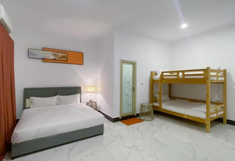 Общежитие Easy Backpackers Paradise