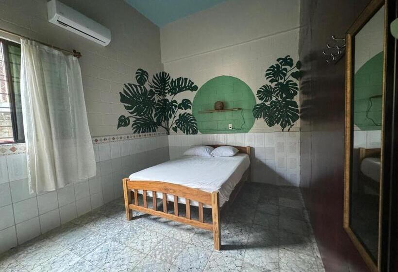 فندق صغير Hostal Tia Reyna