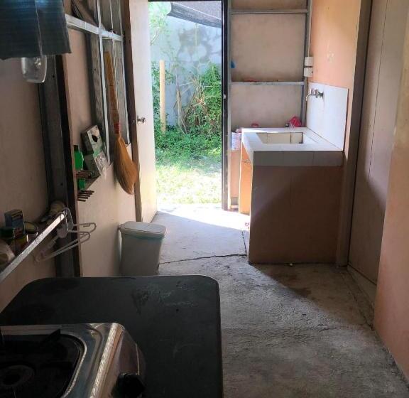 ユースホステル Cozy 2 Bedroom Family House Near Clark & Angeles City