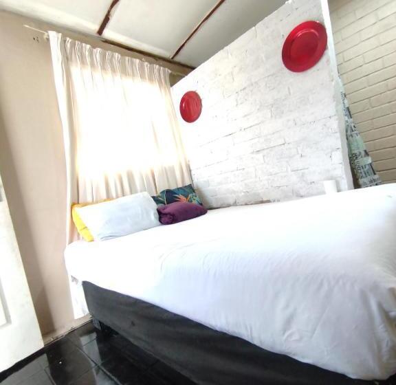 بنسيون Chikos Accomodation