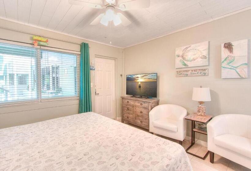 Tropic Terrace Suite #12   Beachfront Resort