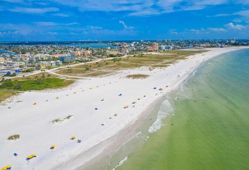 Tropic Terrace Suite #15   Beachfront Resort