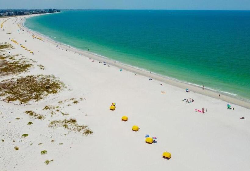 Tropic Terrace Suite #31   Beachfront Resort