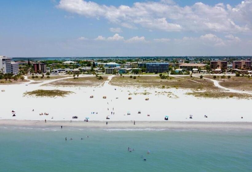 Tropic Terrace Suite #31   Beachfront Resort