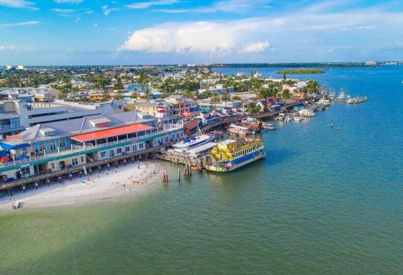 Tropic Terrace Suite #40   Beachfront Resort