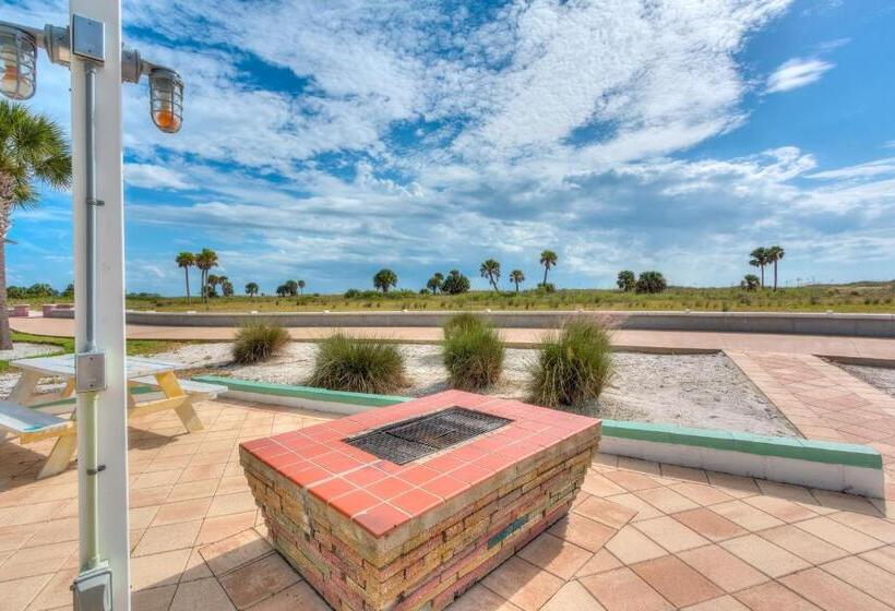 Tropic Terrace Suite #40   Beachfront Resort