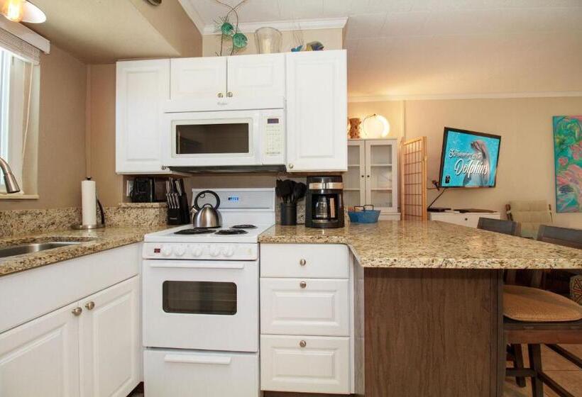 Tropic Terrace Suite #45   Beachfront Resort