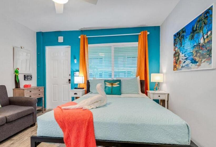 Tropic Terrace Suite #54   Beachfront Resort