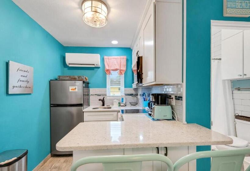 Tropic Terrace Suite #54   Beachfront Resort