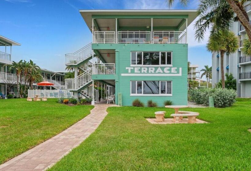 Tropic Terrace Suite #54   Beachfront Resort