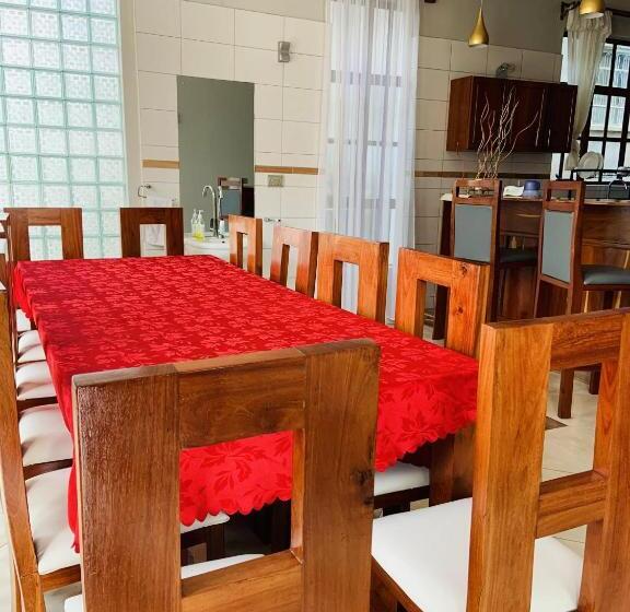 تختخواب و صبحانه Arusha Serene Mansion