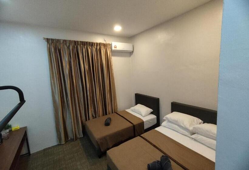ホテル Nafeeza Roomstay