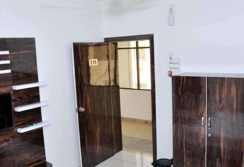 호텔 Radhe Palace Morbi
