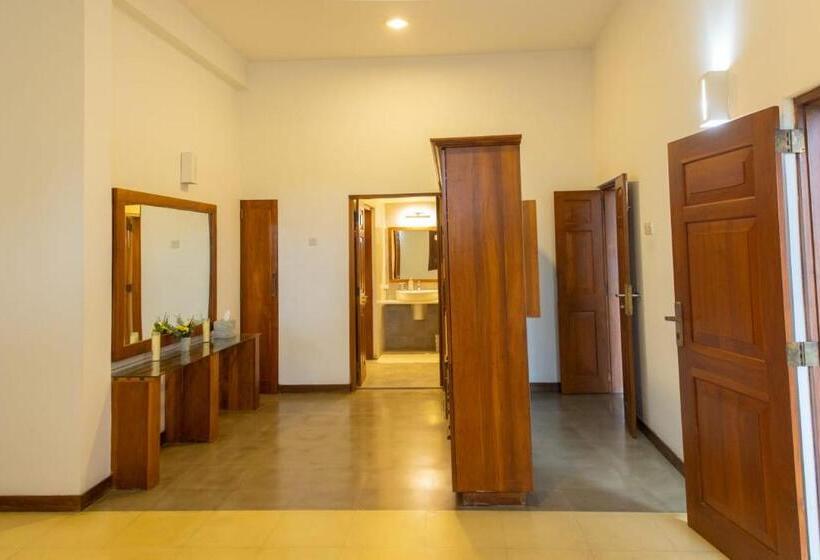 פנסיון Nuga Residency By Gentz