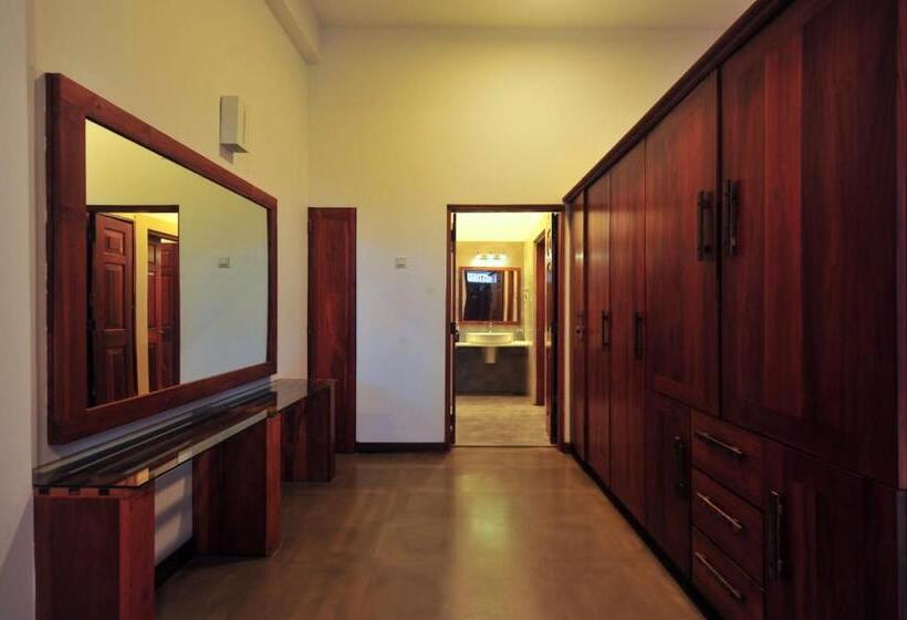 פנסיון Nuga Residency By Gentz