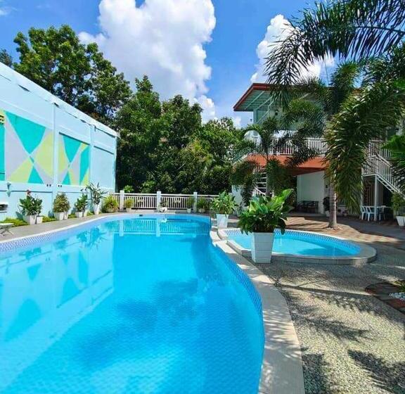 مبيت وإفطار Carms Villa Resort