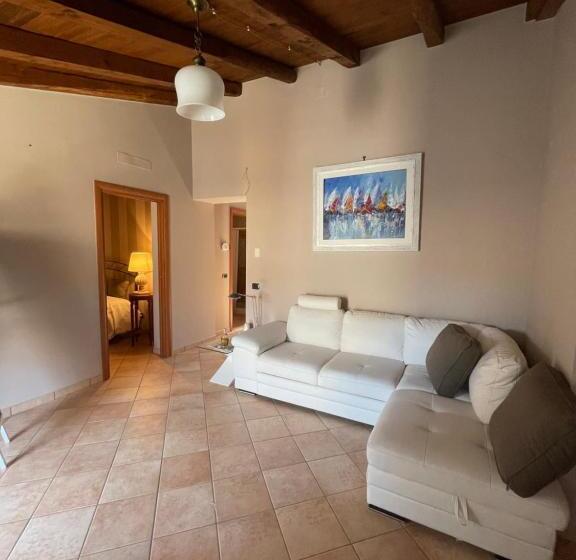 مبيت وإفطار Suite Trivolischi