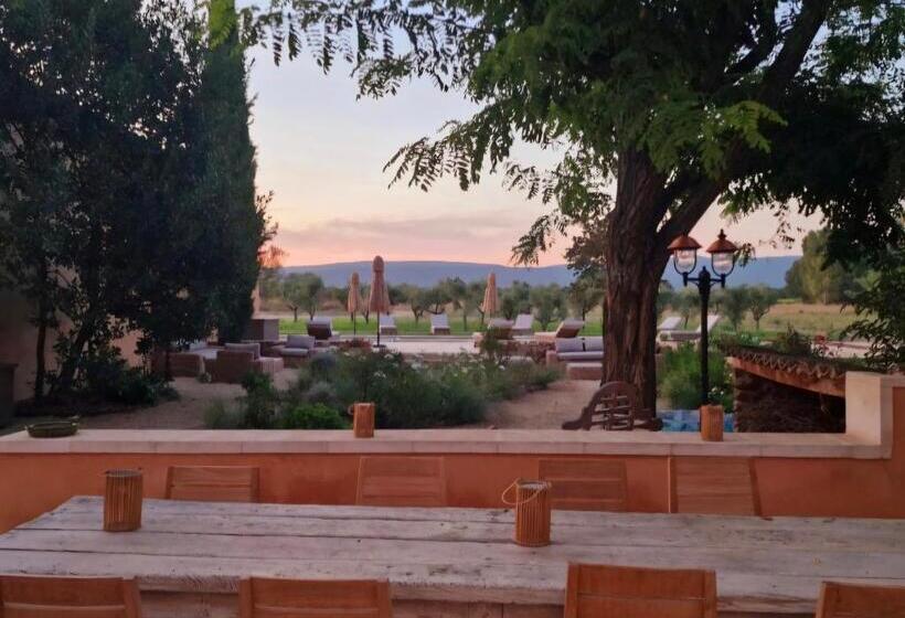 פנסיון Bastide Des 7 Sœurs