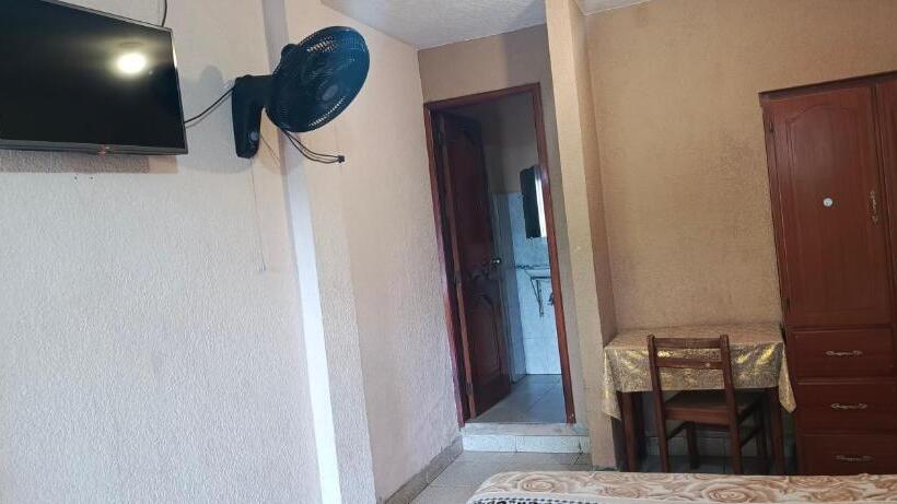 پانسیون Hostal Los Anturios