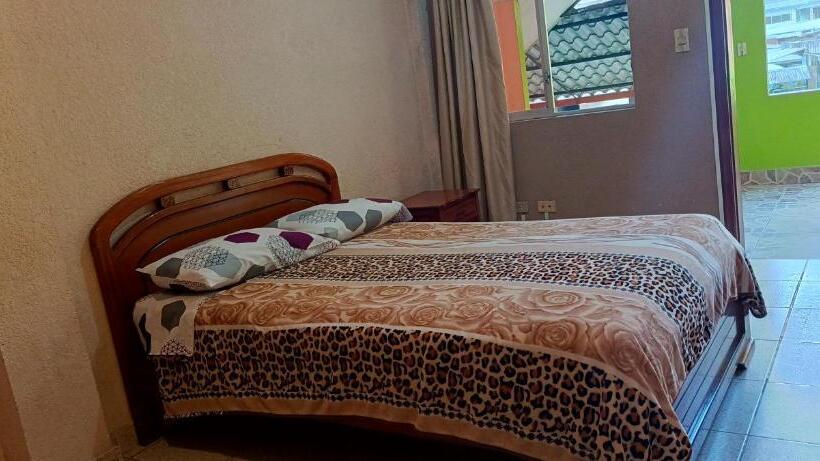 پانسیون Hostal Los Anturios