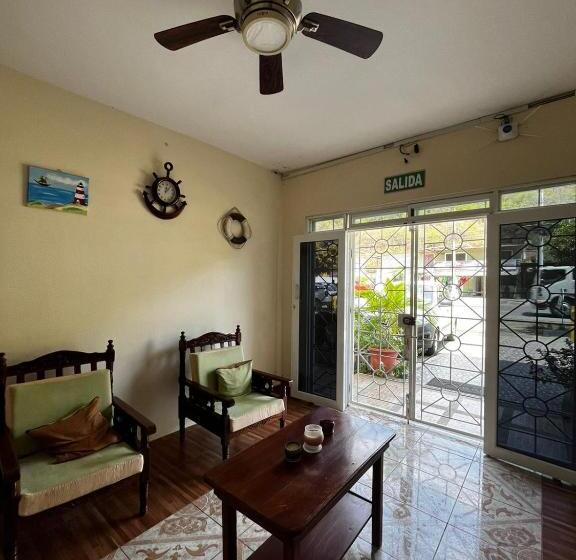 پانسیون Hostal Luxuria Place