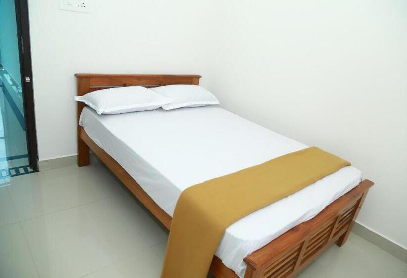 Отель Airport Cochin Royal Residency