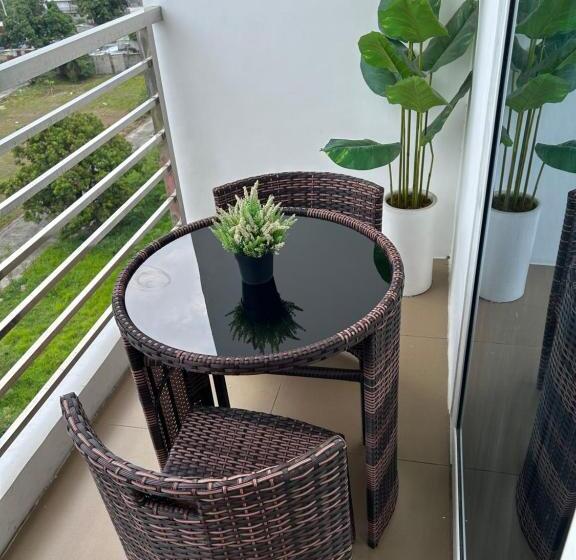 酒店 Deluxe Room With King Bed And Balcony At Kandi Palace