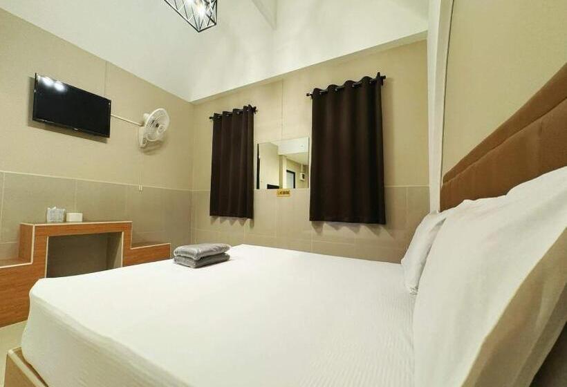 فندق Oyo 75522 Classroom Resort
