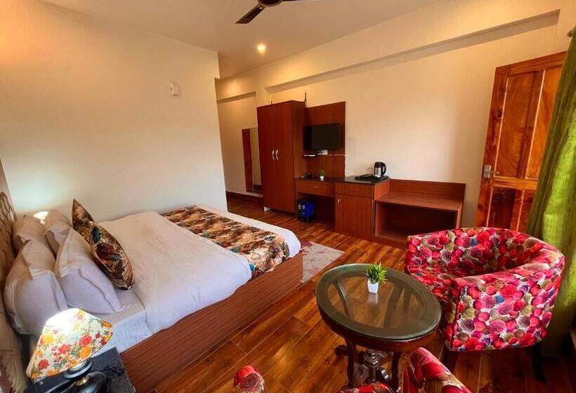 Отель Ramayi Lodge Inn