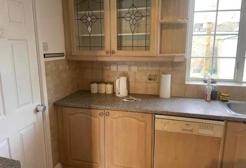 بنسيون Baraka Edgware