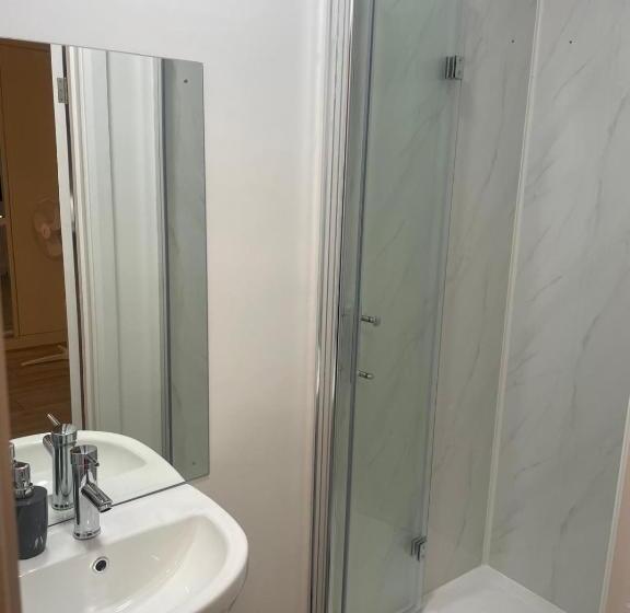 بنسيون Baraka Edgware