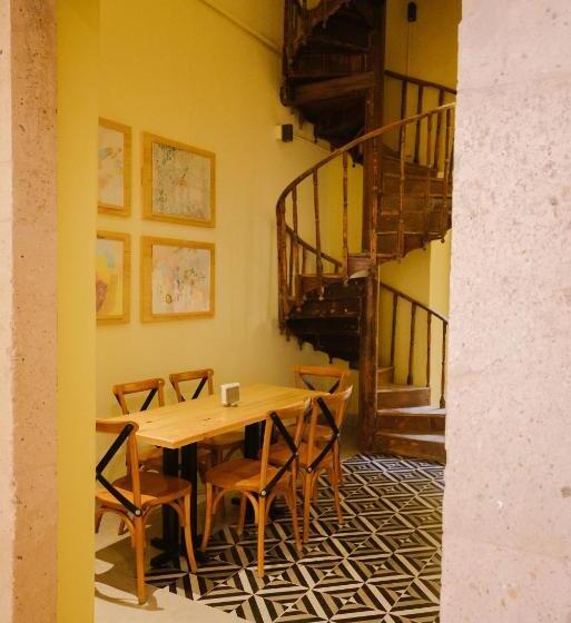 پانسیون Bodegante Hostal 2