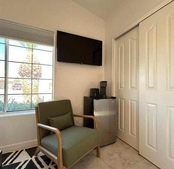 פנסיון Casita By The Palms