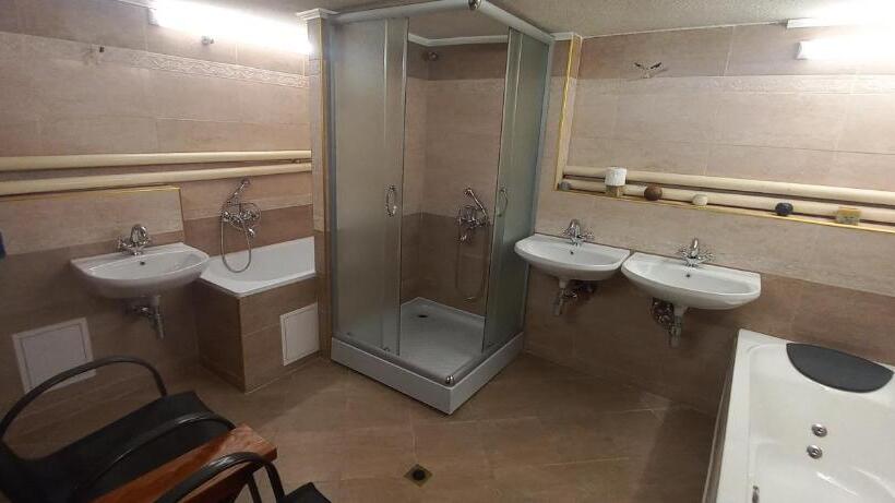 פנסיון Dumanova House