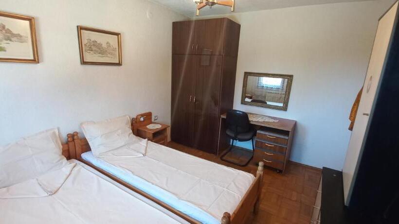 פנסיון Dumanova House