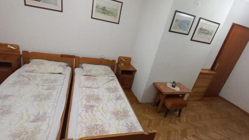 פנסיון Dumanova House