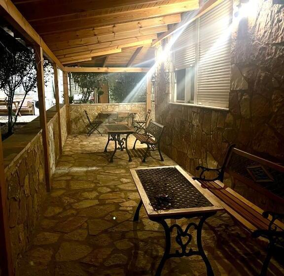 פנסיון Jardin Miraculeux