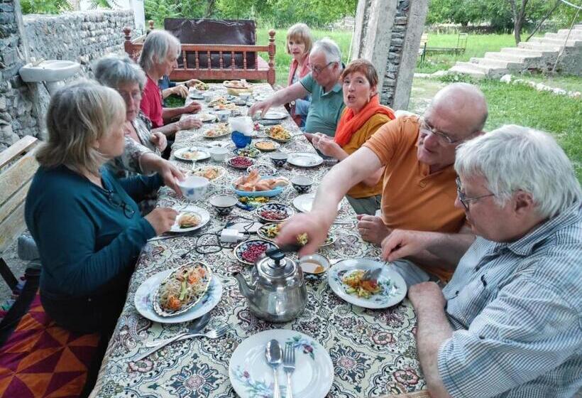 פנסיון Nosir Guesthouse