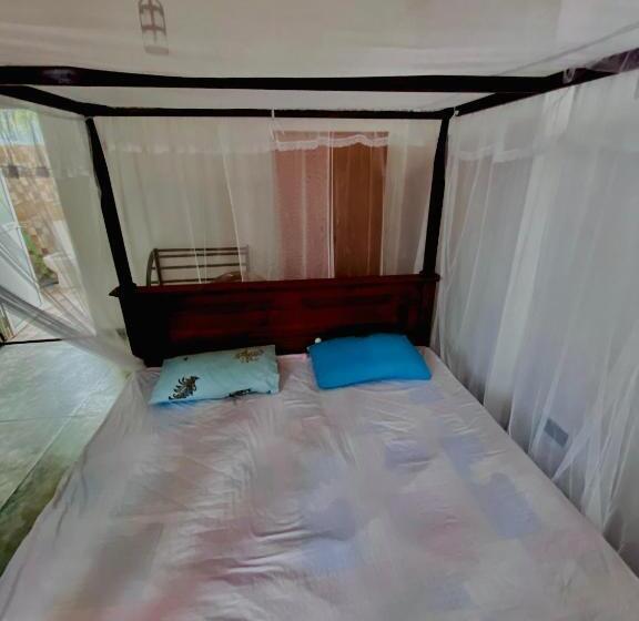 פנסיון Triangle Villa