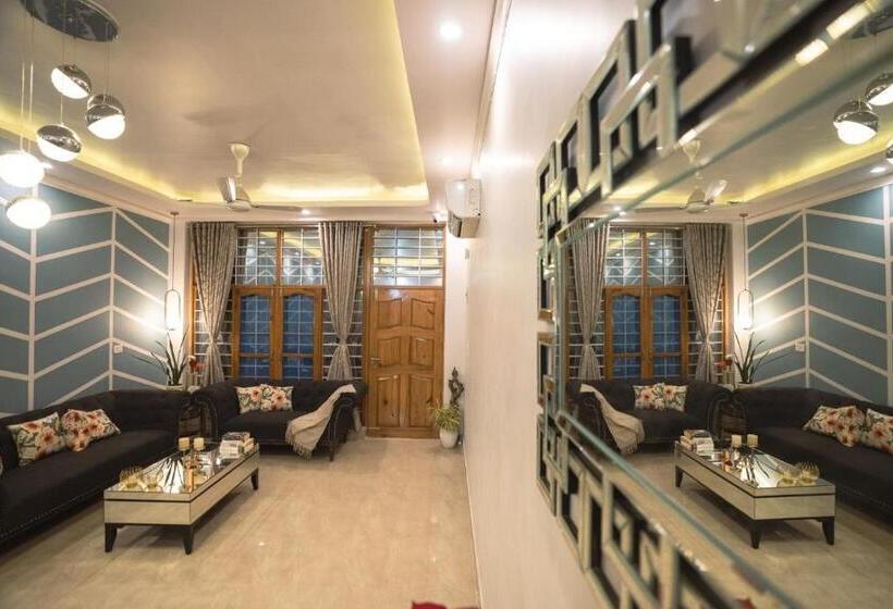 בית מלון כפרי Doon Lily