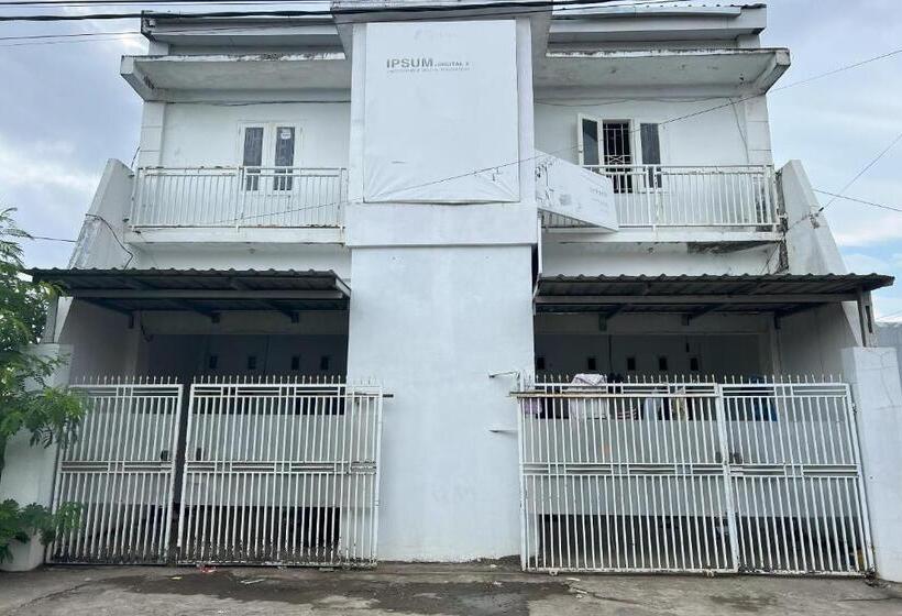 فندق Oyo 94161 Kost Aisyah