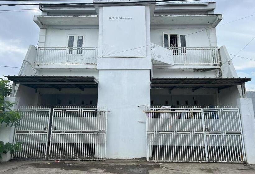 فندق Oyo 94161 Kost Aisyah