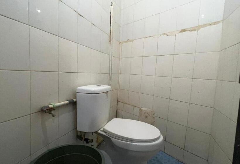 فندق Oyo 94161 Kost Aisyah