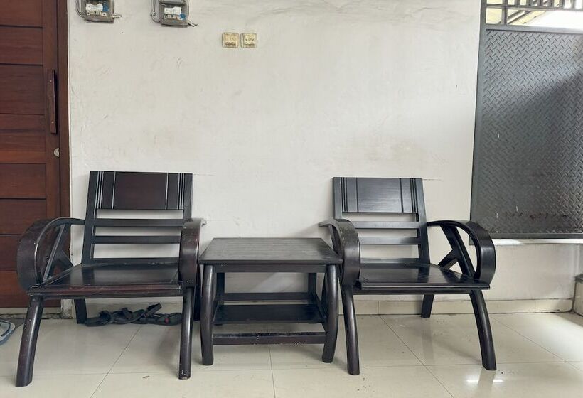 فندق Oyo 94161 Kost Aisyah