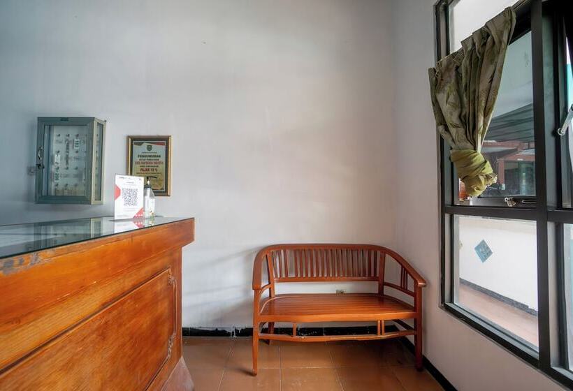 בית מלון כפרי Oyo 94172 Mata Air Guest House Madiun